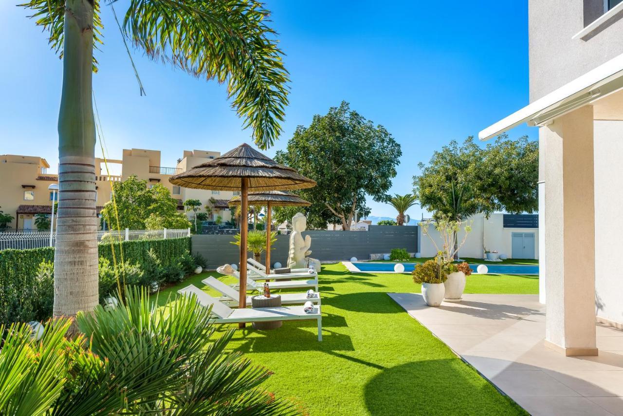 Villa Oasis Buddha Garden By Sunkeyrents Адехе Екстериор снимка